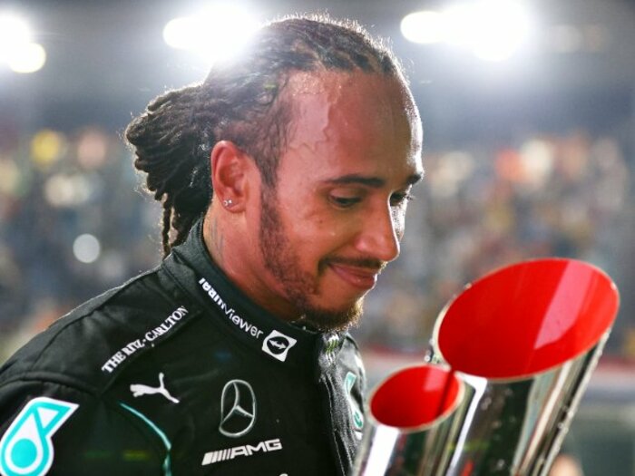 メルセデスとレッドブルのなりふり構わぬ《場外乱闘》勃発　シーズンは残り2戦、熾烈な駆け引きを制するのはどっちだ？＜Number Web＞ photograph by Getty Images