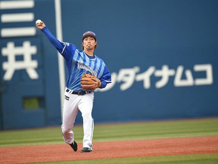 石井琢朗が認める「背番号5」の後継。DeNA倉本寿彦、2年目での3割死守を。＜Number Web＞ photograph by Naoya Sanuki