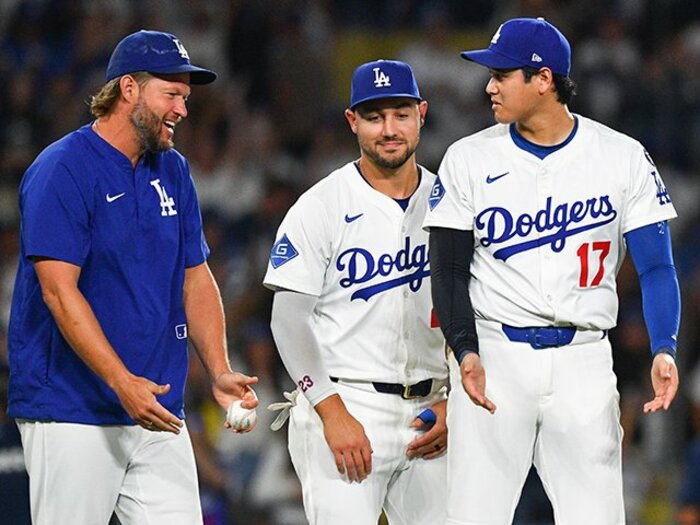 かつては因縁の仲扱い…大谷翔平が“引退カーショウとハグ”惜別弾翌日「カーショウが打撃練習で2発、大谷は“デンジャラス”」番記者ビックリ＜Number Web＞ photograph by Icon Sportswire/Getty Images