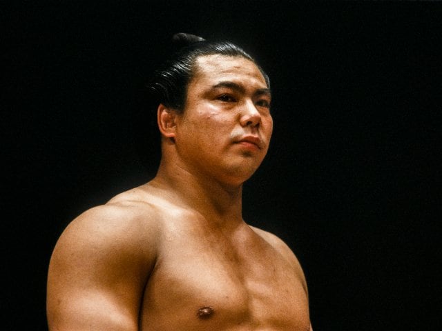 大横綱・千代の富士の引退Xデー取材にマスコミが押し寄せ…“35歳