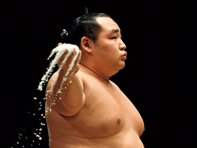 元横綱稀勢の里・二所ノ関親方が徹底解説第六回：鶴竜「スロー映像で判明した秘密」 - 相撲 - Number Web - ナンバー