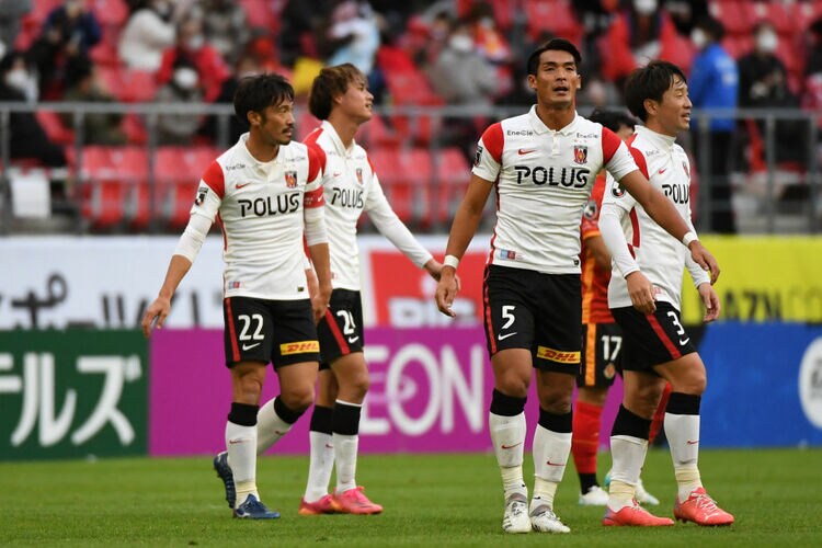 なぜベンチ外のはずの阿部さんが？ 「浦和の背番号22を継承」柴戸海に