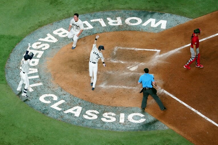 前回大会の準決勝・メキシコ戦では驚異的なスピードでサヨナラのホームを踏んだ周東　©Getty Images