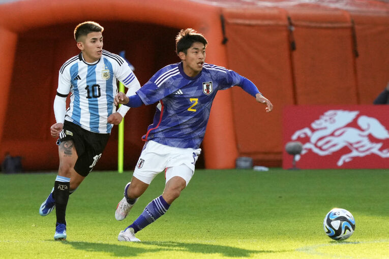 半田は鈴木唯の勝ち越しゴールをアシストするなど奮闘した　©Getty Images