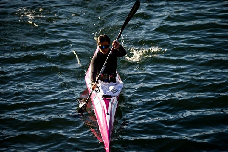 修造、驚愕！ パラカヌー瀬立モニカは肩甲骨と頭の位置でバランスをとる。(3)