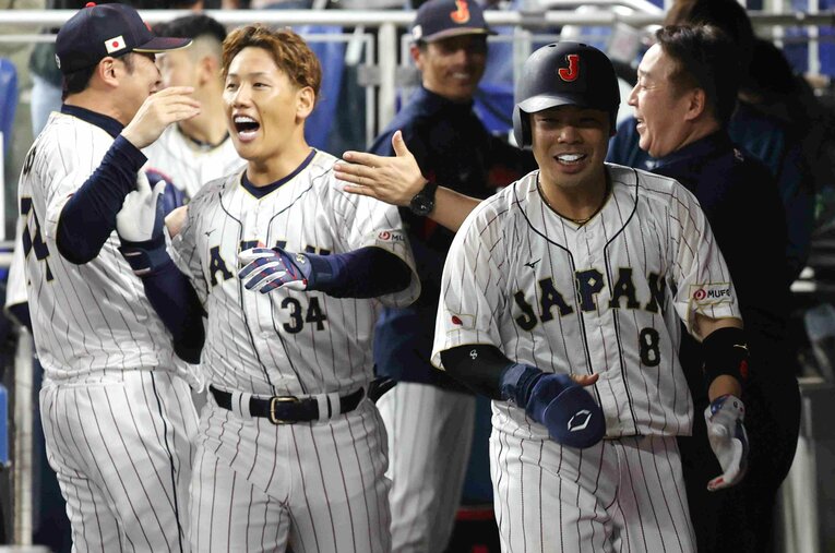WBCでも活躍した吉田と近藤　©JIJI PRESS