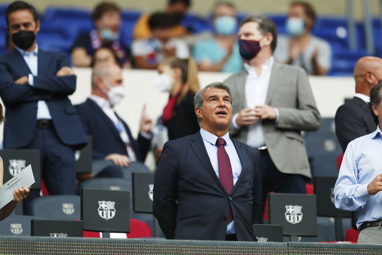 “メッシが去ったバルサとカンプノウ初戦”はどんな雰囲気だったか… 背番号10のファンと「前半10分のメッシコール＋ブーイング」〈現地撮影〉(14)