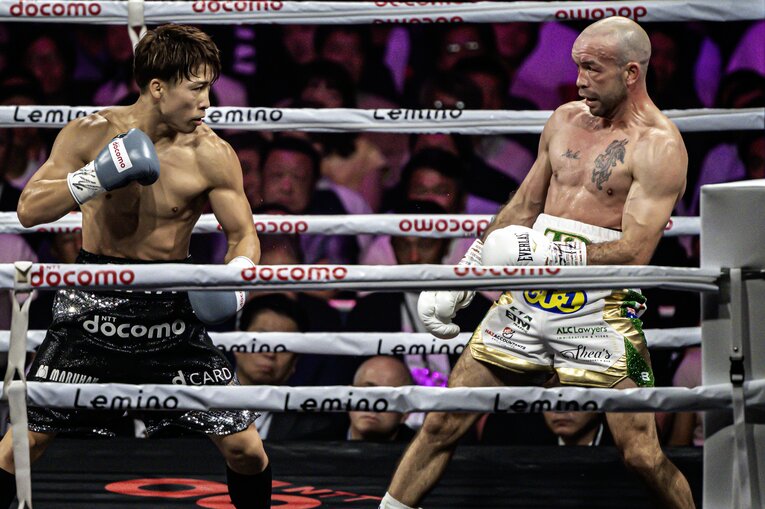 真吾トレーナーの「丁寧に」という指示を忠実に遂行した井上尚弥 ／ photograph by Takuya Sugiyama