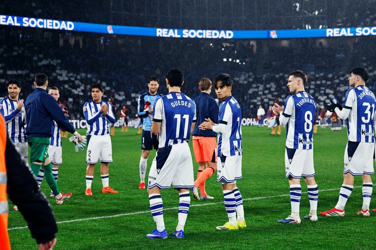 久保建英ケガの瞬間…じつは“バルサ選手もガク然”「9日間で3戦300分超→中4日スタメン」「昨日タケ、残念だったな」撮影カメラマンが見た全事実(3)