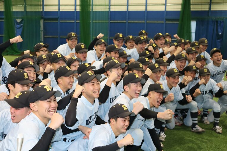 センバツ決定の一報を受け、歓喜する学法石川野球部のメンバーたち　©️Genki Taguchi