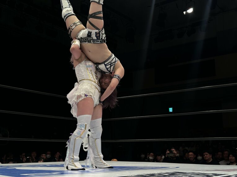 安納サオリvs中野たむ　©Norihiro Hashimoto