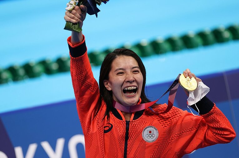 25日に行われた400m個人メドレー決勝で金メダルを勝ちとった大橋悠依。挫折の多い競技生活の末に世界の頂点に立った ／ photograph by Getty Images