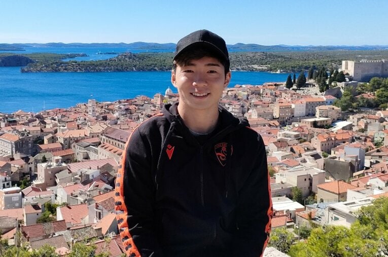 クロアチア1部・シベニクに所属する新井晴樹インタビューの前編。写真はシベニク旧市街を一望できる聖バロネ要塞で撮影 ／ photograph by Yasuyuki Nagatsuka