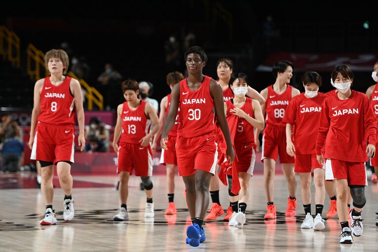 銀メダルを獲得した女子バスケットボール日本代表