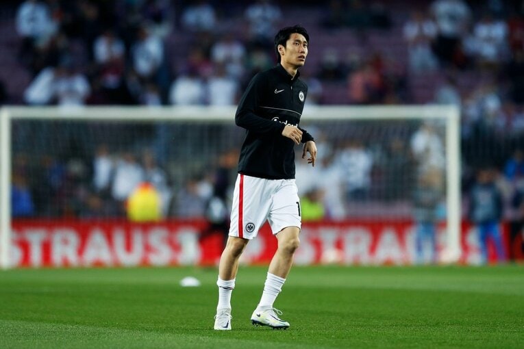 「初めて日本人がバルサのカンプノウで勝利」歴史的瞬間を撮った… 鎌田大地のアシストと献身に感動した理由〈長谷部誠も出場〉(39)