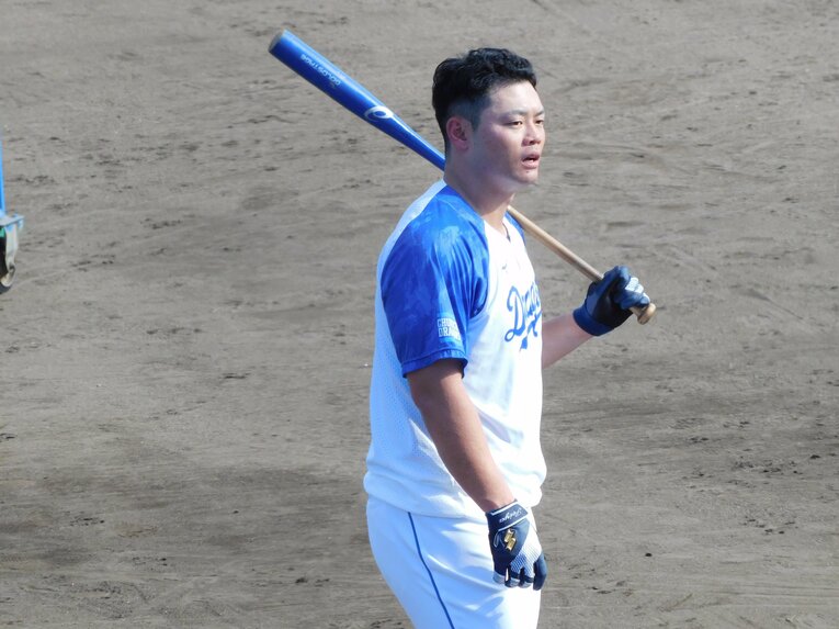 気持ちを新たに中日のユニフォームに袖を通し、バットを振った　©Haruka Sato