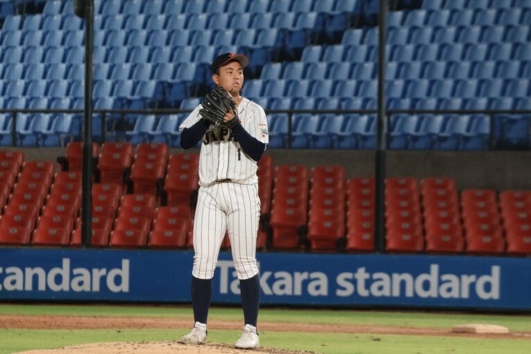 U18日本代表で力投する間木　©Fumi Sawai