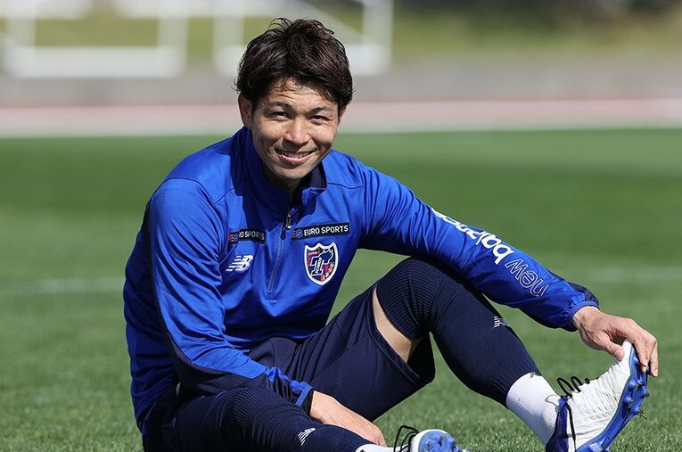 キャンプ中、柔らかな笑みを浮かべる森重真人。34歳となる今季も円熟のプレーを見せてほしい ／ photograph by F.C.TOKYO