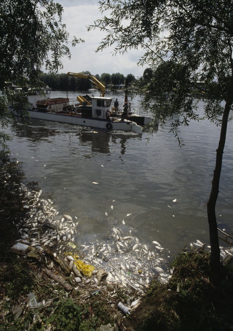 船も通る　©Getty Images