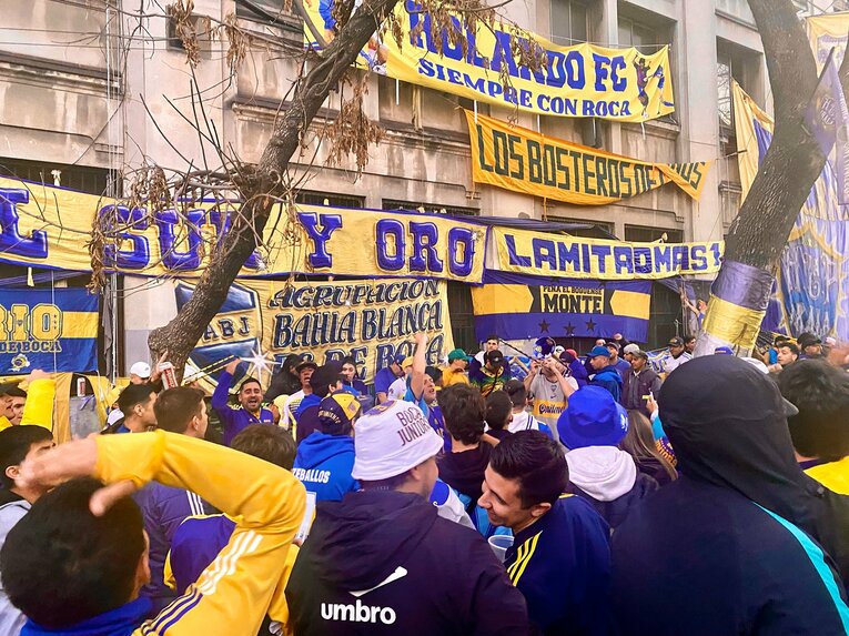 ボンボネーラ周辺、試合前からもうこんな感じ（全16枚中の4枚目）　©Atsushi Iio