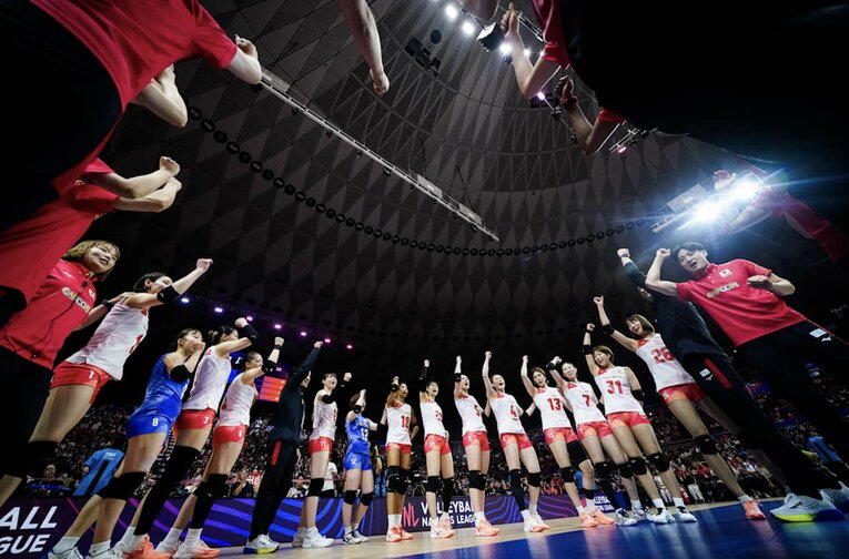 バレーボール女子日本代表（VNLタイ戦）　©︎Volleyball World