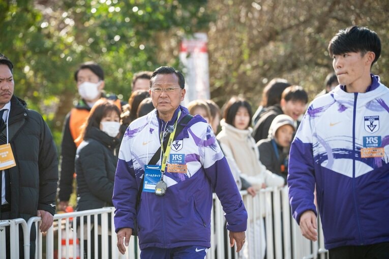 大八木弘明総監督も心なしか厳しい表情　©Nanae Suzuki