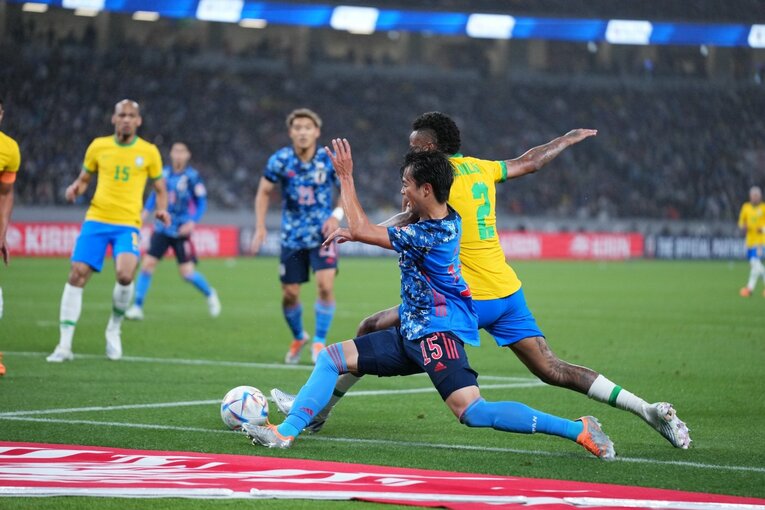 三笘とミリトンのマッチアップ　©JMPA