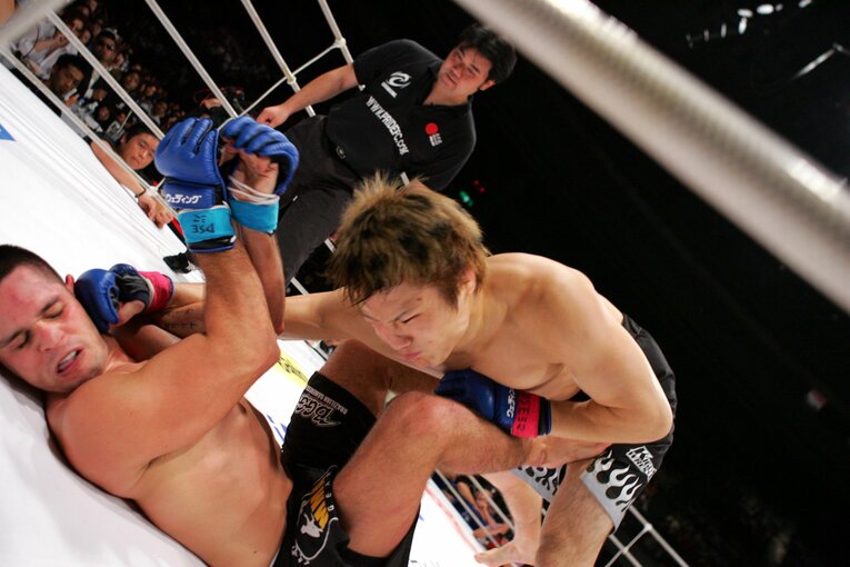 7月の『PRIDE 武士道 -其の四-』でもファビオ・メロをパウンドで一蹴。3戦連続でのスカ勝ちとなった