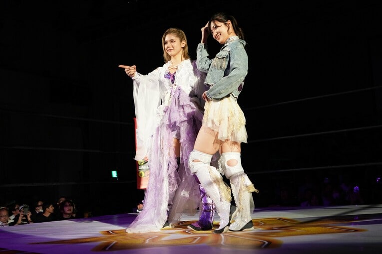 プロレスデビューを飾った天麗皇希と後藤智香　©Essei Hara
