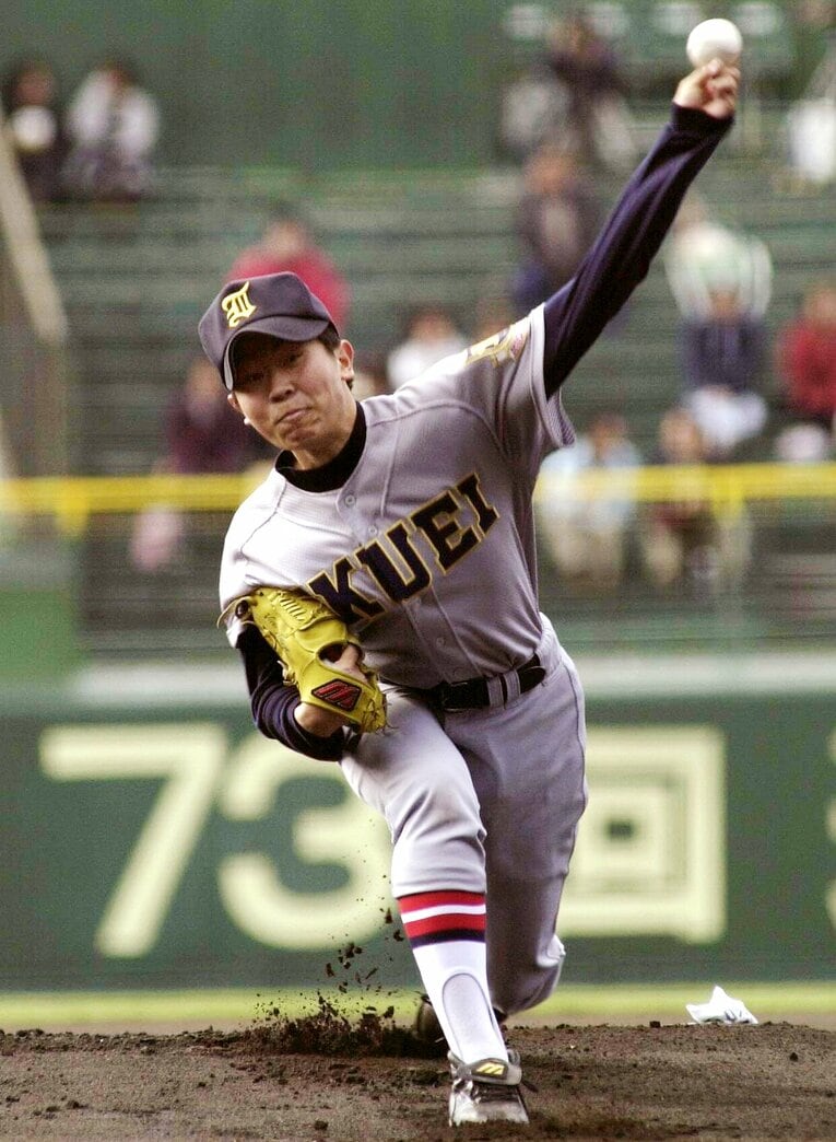 2001年センバツで力投する芳賀　©JIJI PRESS