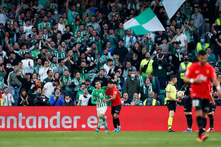 森保監督が久保建英をスペインまで見に来たのに…45分で交代　カメラマンが「終盤までいれば」と心残りを感じた理由(20)