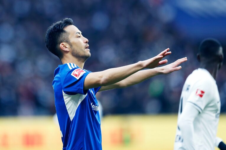 「1年前はJ2→ドイツ5部」上月壮一郎22歳の堂々1部デビュー…長谷部誠と握手、鎌田大地vs吉田麻也のW杯組対決も〈現地撮影〉(57)