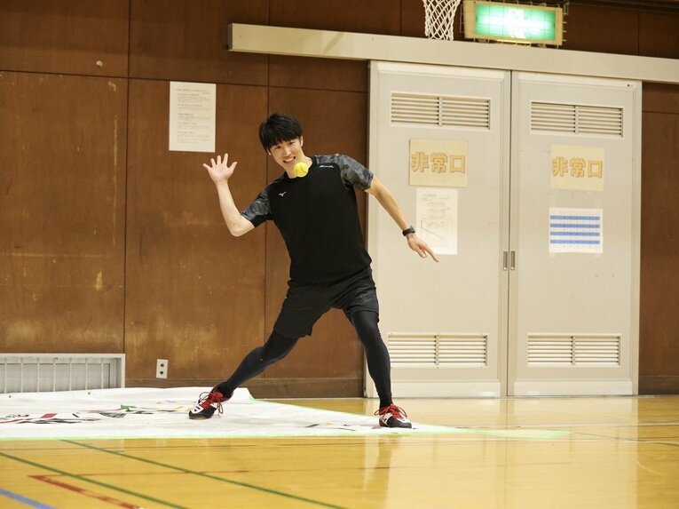 ピッチャーはおらず、自分の手で打つ　写真は本人提供