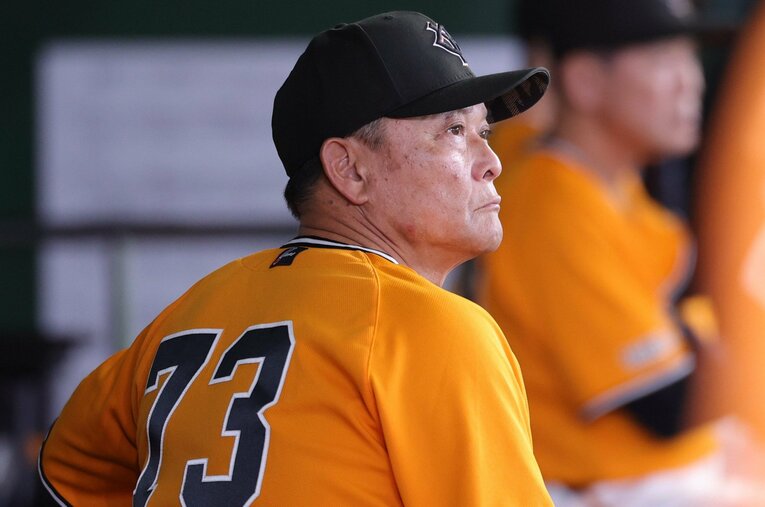 阿部慎之助監督の辞任後、巨人監督代行を務める橋上秀樹 ／ photograph by JIJI PRESS