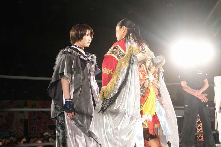 里村と対峙する安納