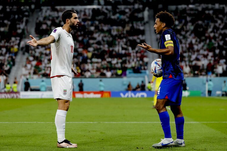 マテウ主審が担当したイランvsアメリカも“きな臭かった”　©Kiichi Matsumoto/JMPA