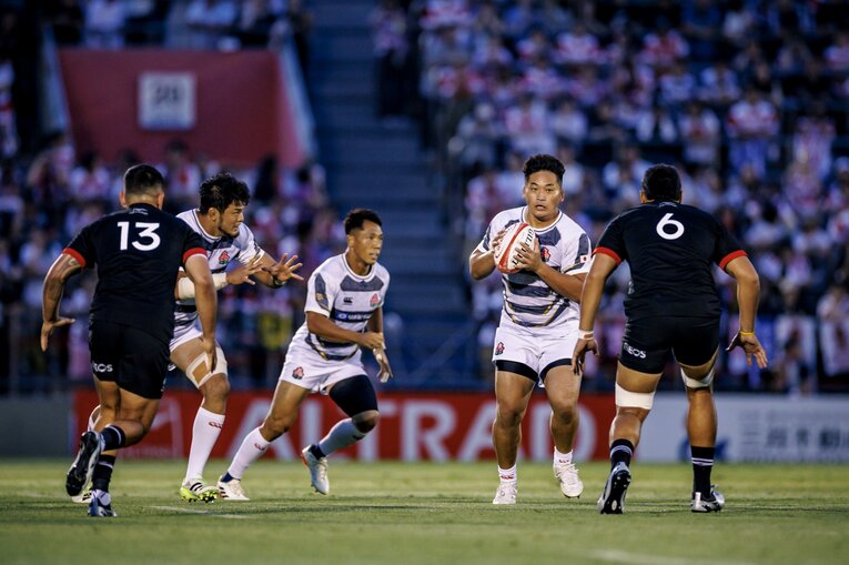 PR為房慶次朗（クボタスピアーズ船橋・東京ベイ）、LO小瀧尚弘（コベルコ神戸スティーラーズ）©︎Kiichi Matsumoto