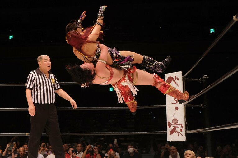 「日本スタイルも出し切った」イヨ・スカイが“WWEでは使えない大技”を…林下詩美が女子プロレス新団体で叶えた夢「今日は紫雷イオが見れた」(66)