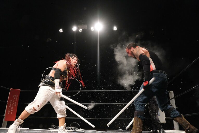 元パティシエが蛍光灯で殴り合い…“デスマッチアマゾネス”山下りなの媚びない魅力「犯罪以外なら何してもいい」 米国で男子相手に王座獲得(84)