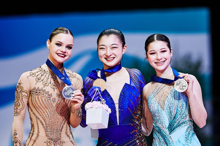 2022年世界選手権では銅メダルを獲得。左からリエナ・ヘンドリクス（銀）、坂本花織（金）、アリサ・リュウ（銅）©️Getty Images