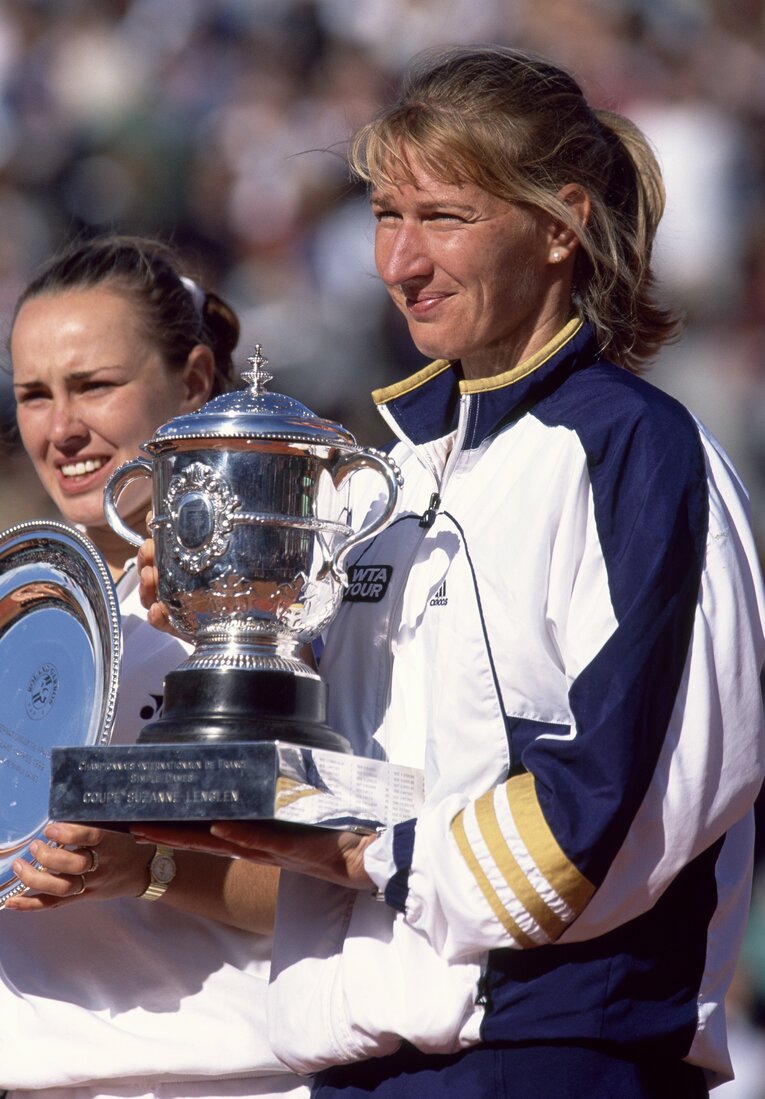 最後の対決となった99年全仏オープン決勝。ヒンギス（左）はグラフに敗れた　©Getty Images