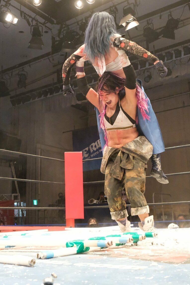 世羅りさvs.山下りな