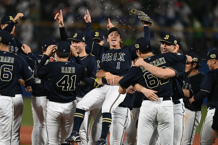 26年ぶりの優勝に沸くオリックスナイン　©Naoya Sanuki