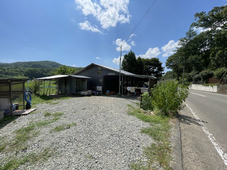 佐藤弘典さん宅の厩舎