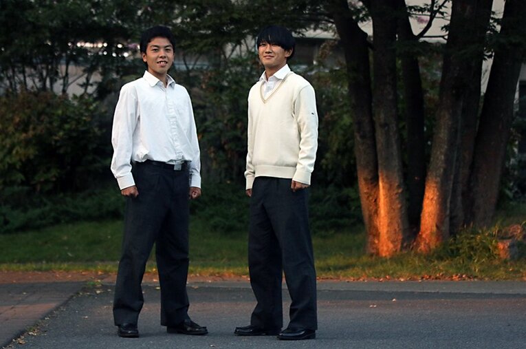 鹿島アントラーズ加入が発表された昌平高校の須藤直輝（右）と小川優介。ともに2年生ながら昨年度の選手権8強に貢献した ／ photograph by Takahito Ando