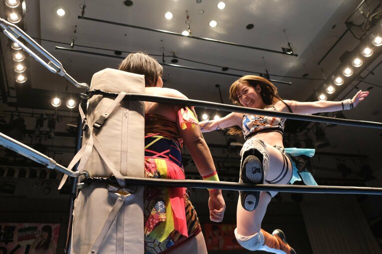 “京都のバスガイド”は人気女子プロレスラーに…清水ひかり（29）を突き動かしたスターダム中野たむの姿「だって大好きなんですもん」(55)