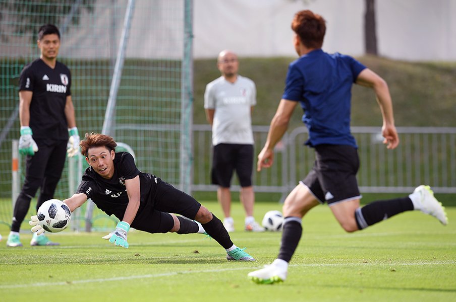 8年前、川島永嗣は合宿で正GKに。では東口順昭は川島を越えられるか。<Number Web> photograph by Getty Images
