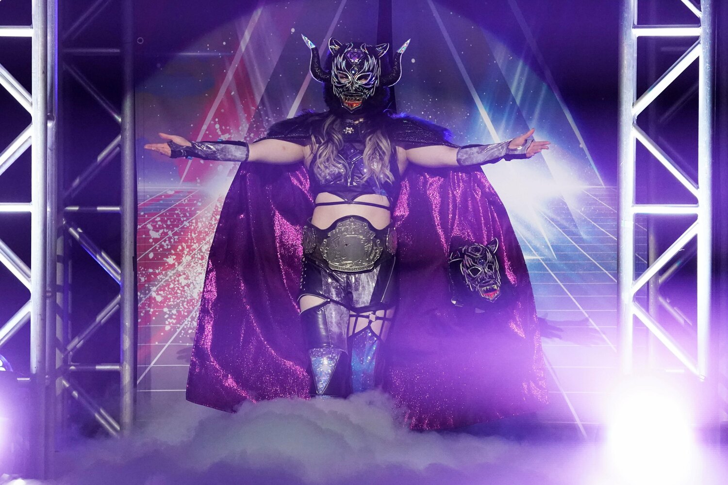 “闇堕ち”の象徴である黒い虎のマスクもすっかりおなじみとなった