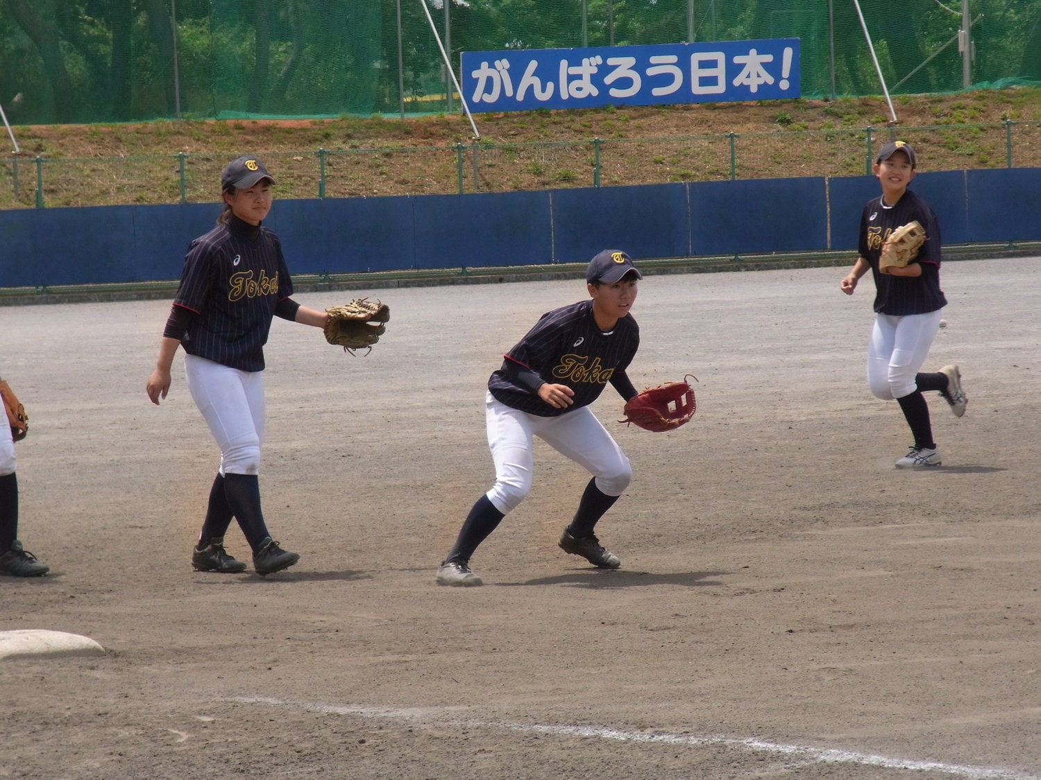 守備練習に励む選手たち©Jun Aida