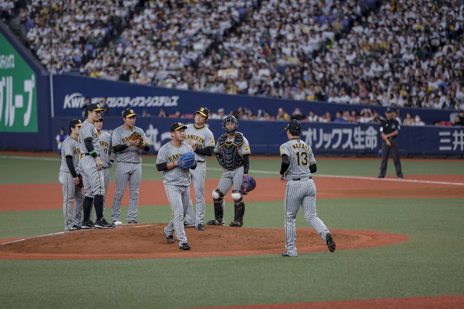 桐敷から岩崎にスイッチした瞬間　©Kiichi Matsumoto